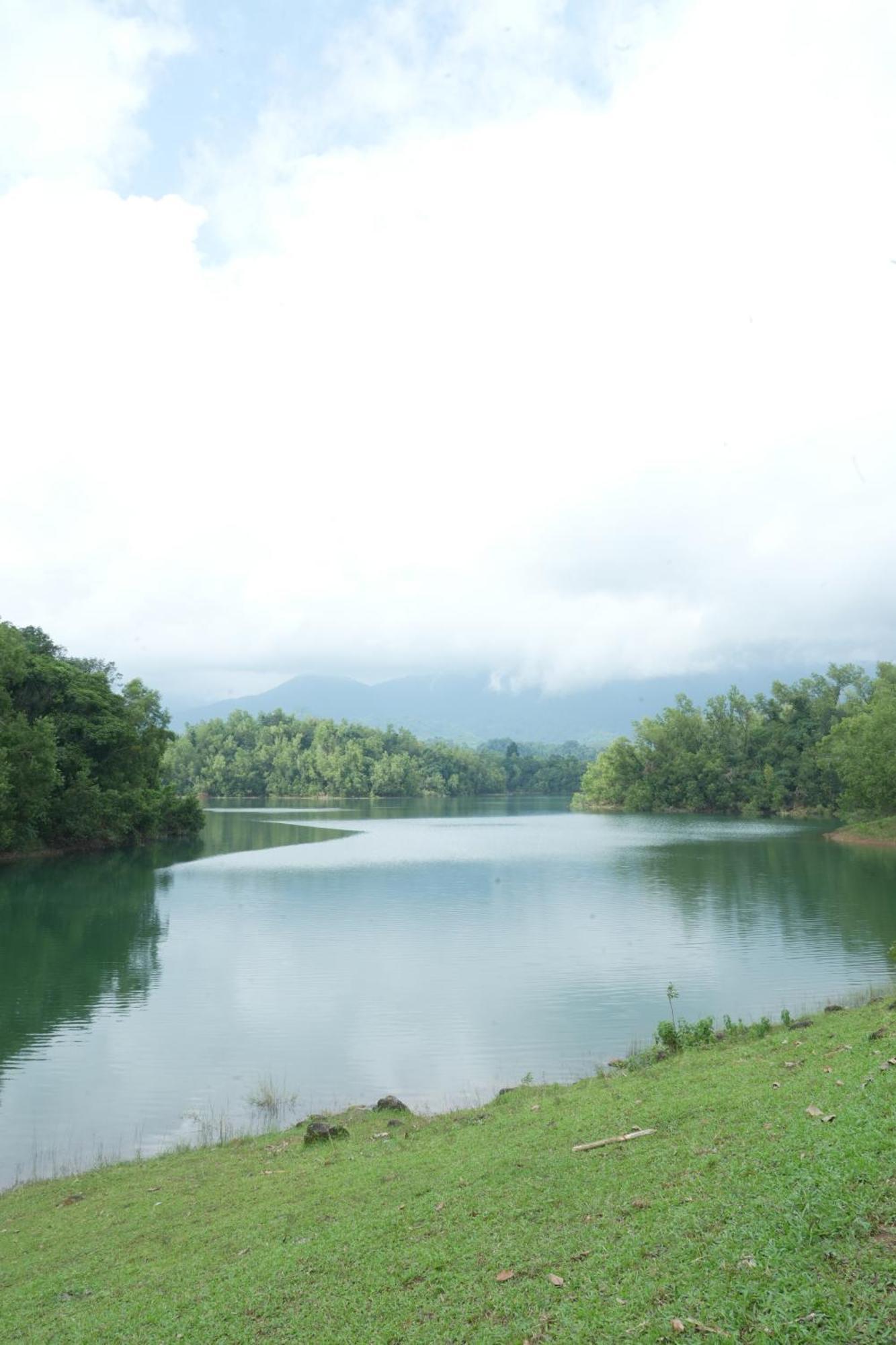 Serene Aqua Hills Kozhikode Hotel Mennanyam Exterior foto
