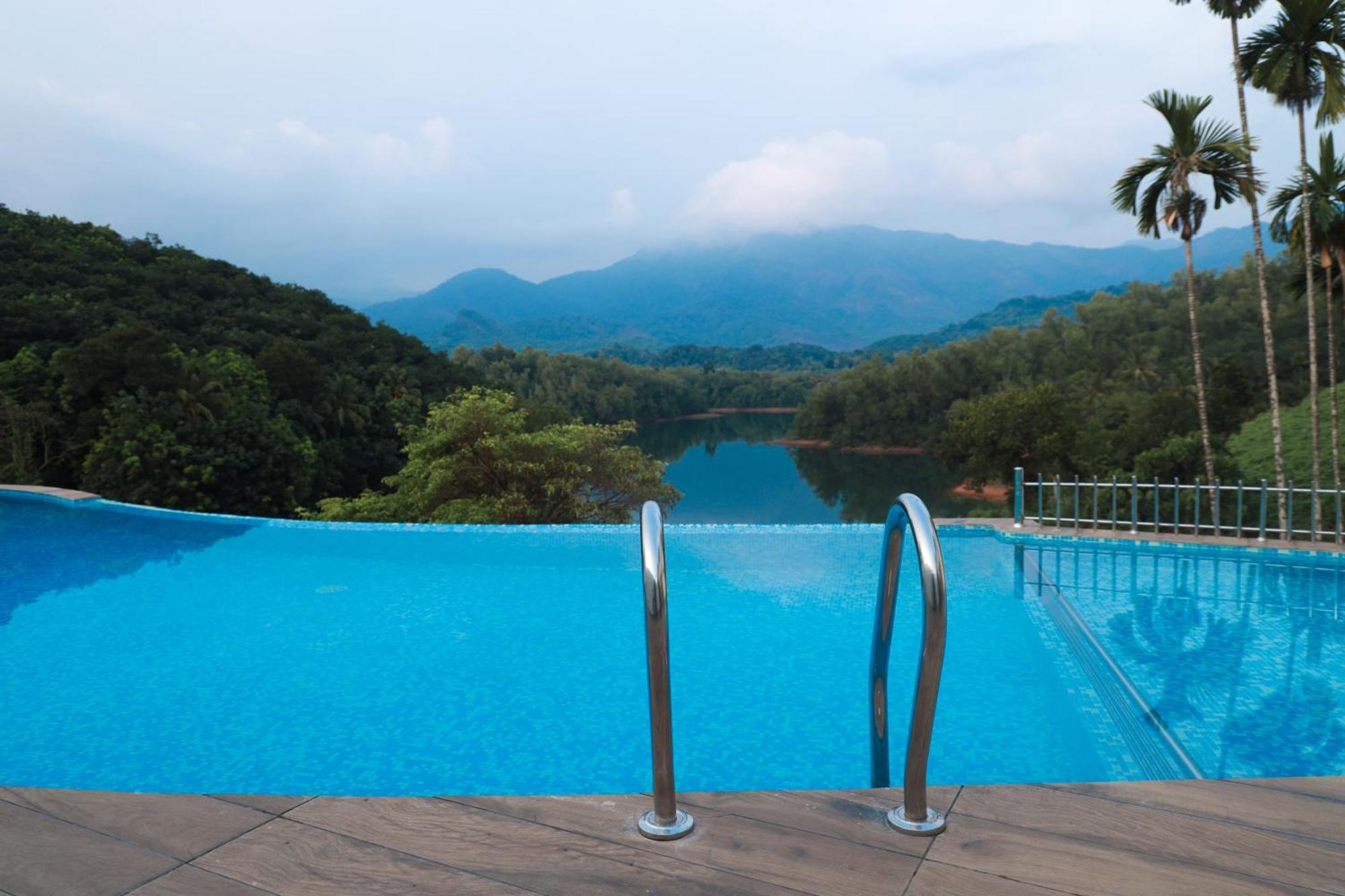 Serene Aqua Hills Kozhikode Hotel Mennanyam Exterior foto