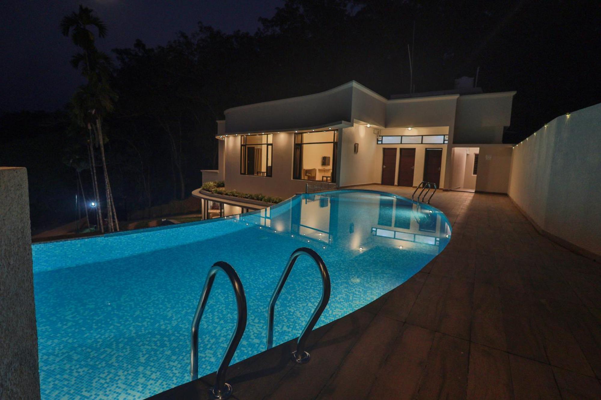 Serene Aqua Hills Kozhikode Hotel Mennanyam Exterior foto