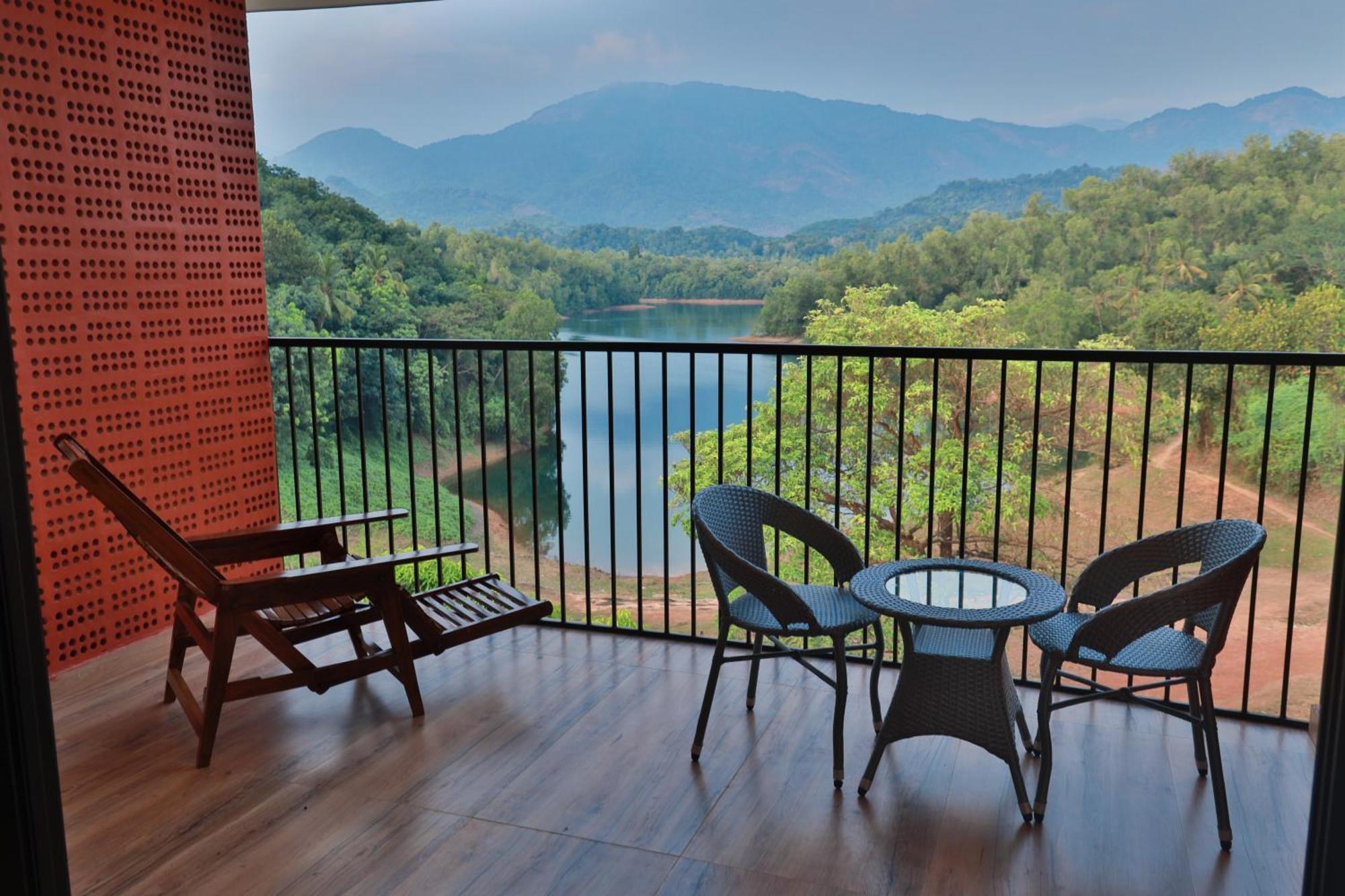 Serene Aqua Hills Kozhikode Hotel Mennanyam Exterior foto